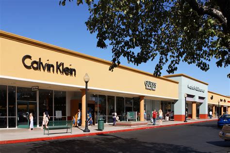 stores in gilroy outlets ca